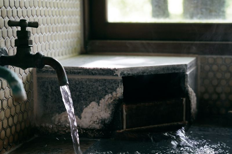 Bathroom faucet fixture